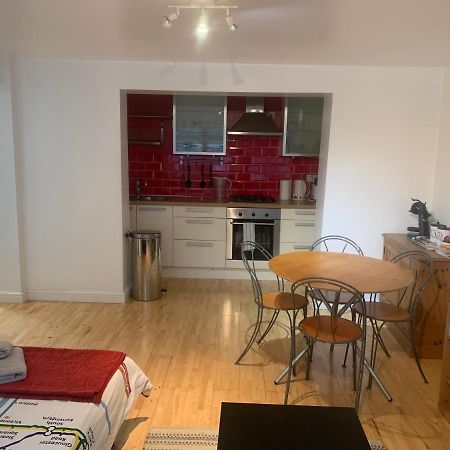 Cozy 1 Bedroom Basement Flat London Luaran gambar