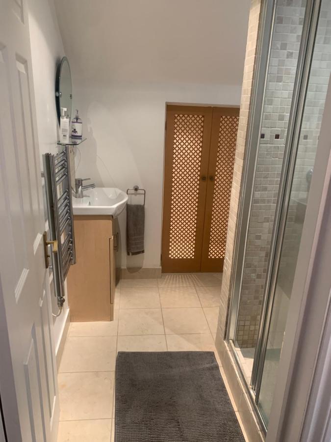 Cozy 1 Bedroom Basement Flat London Luaran gambar