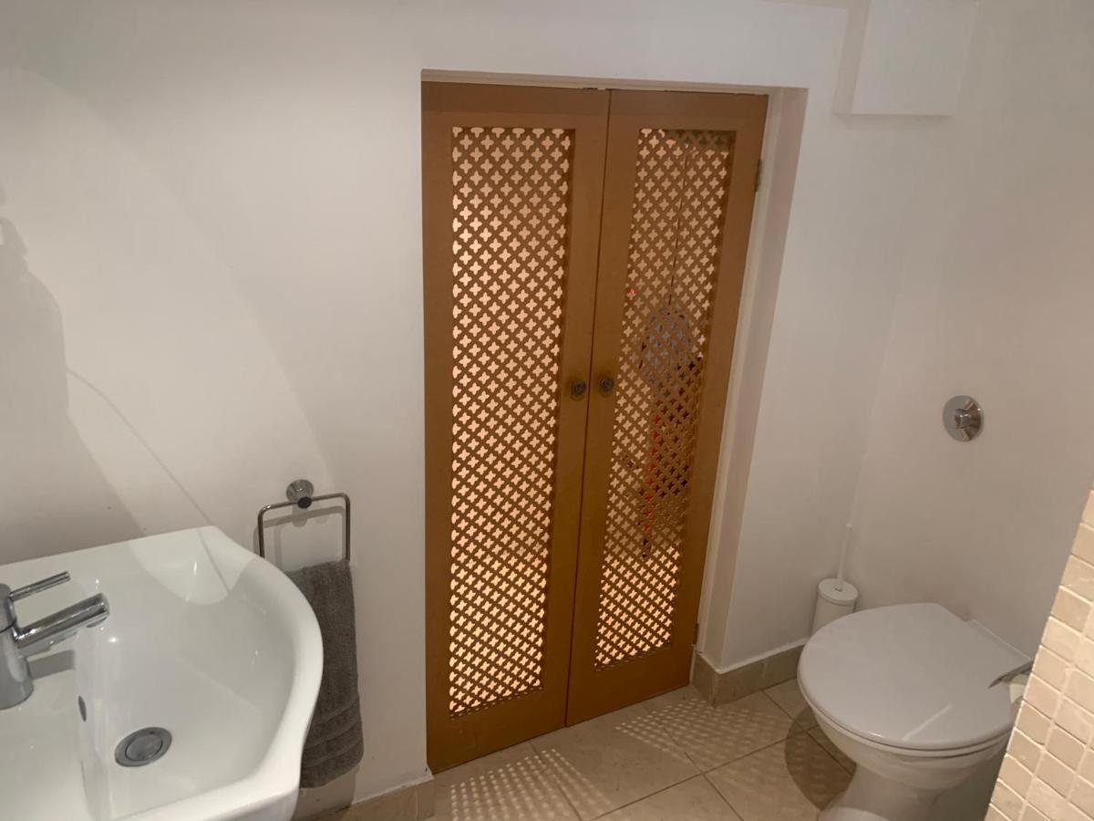 Cozy 1 Bedroom Basement Flat London Luaran gambar